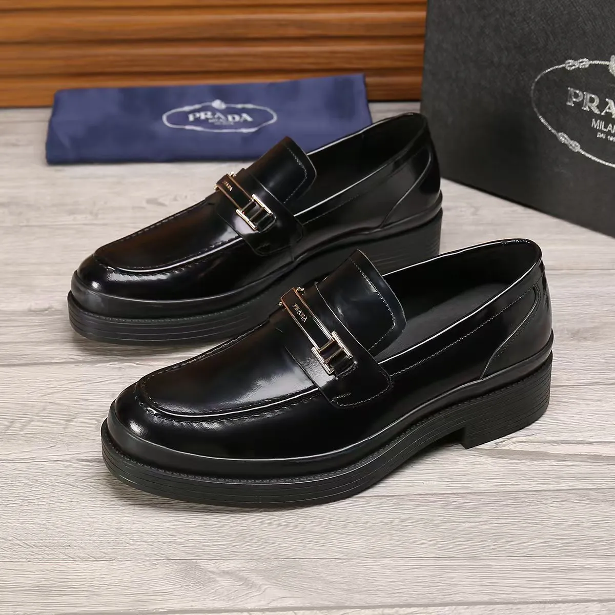 Men's shoes 💰540 💰💰🎩🎩【Prada】Counter 1:1⬆️original reproduction, absolute quality🆗Original outsole, high-quality imported rubber, wear-resistant and non-slip, never degummed, upper material: imported first-layer cowhide➕anti-slip foam outsole, official website material, lining material: water-dyed leather lining, 3 colors available! Code number 38-45